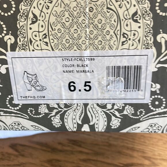 CHRISTIAN LACROIX BLACK CUTOUT SHOOTIES.  NEW IN BOX - Picture 9 of 10